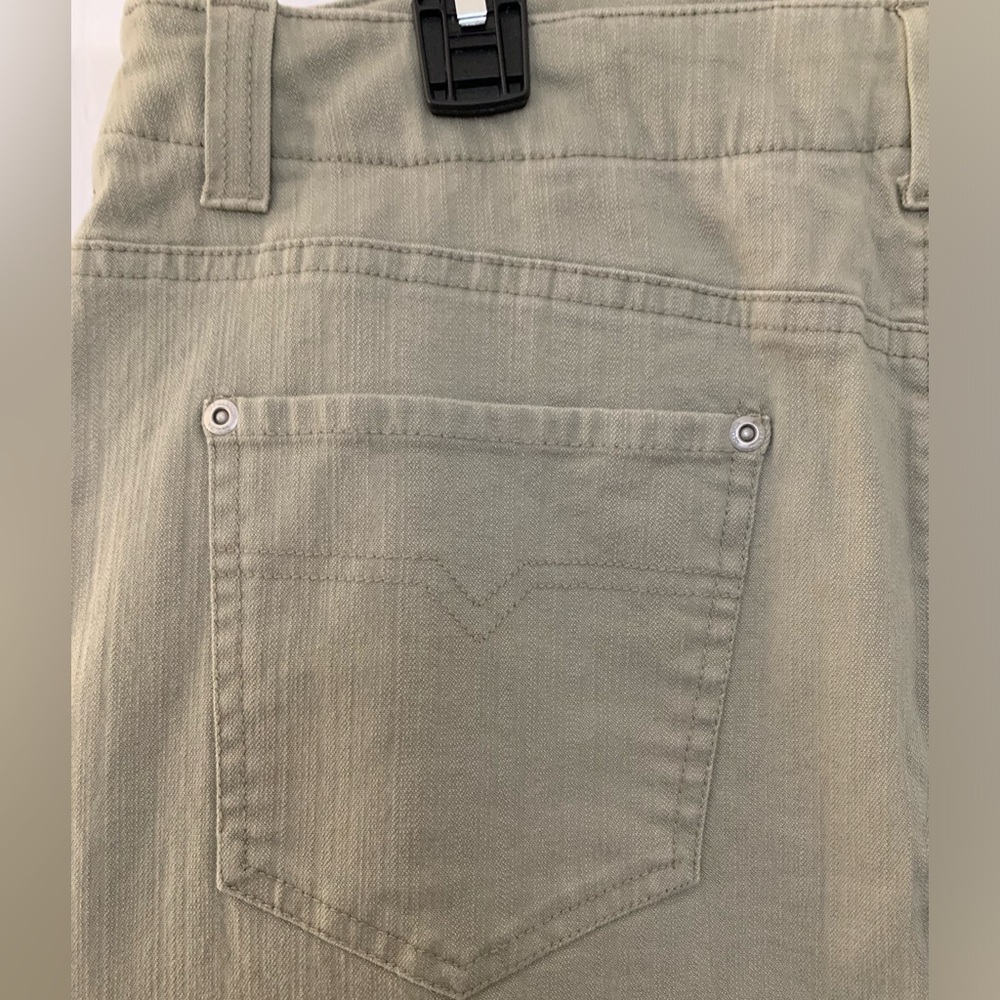EUC Gloria Vanderbilt Olive Green Denim Skort Size 14 Spring Summer - Picture 5 of 11